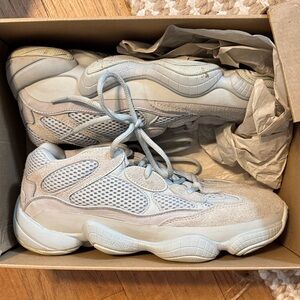 adidas Yeezy 500 Sandstone / Off-White Sneakers